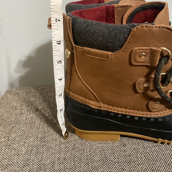 Tommy Hilfiger Women’s DuckBoot, size 6M - Picture 10 of 12